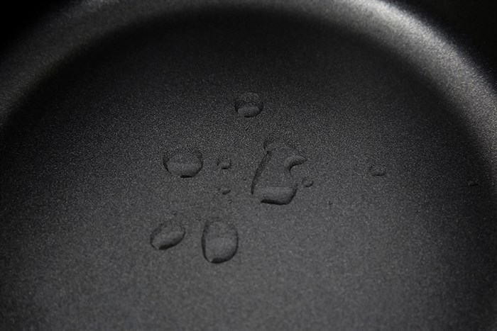 Nồi nhôm chống dính nắp kính 18 cm Hommy NE001-18 Màu Đỏ