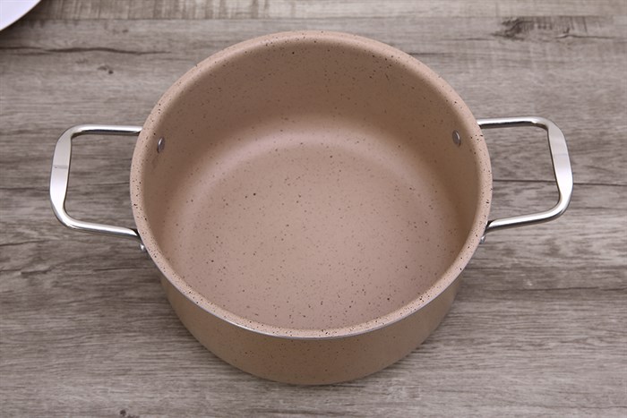 Nồi nhôm chống dính nắp kính 20 cm Hommy NE008-20 Màu Nâu nhạt