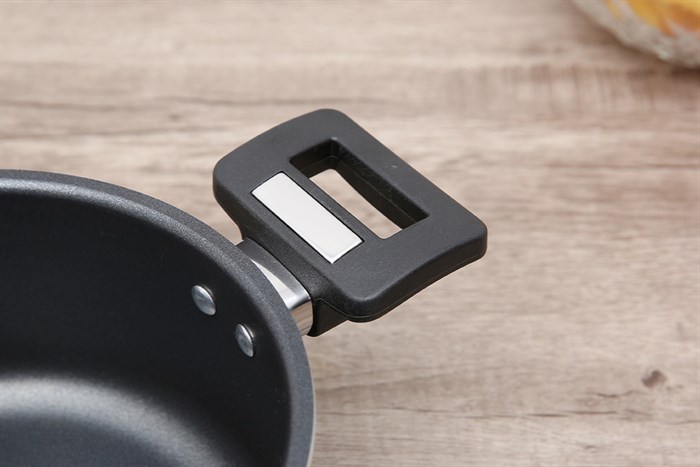 Nồi nhôm chống dính nắp kính 18 cm Delites NCDE001-18 Màu Đen