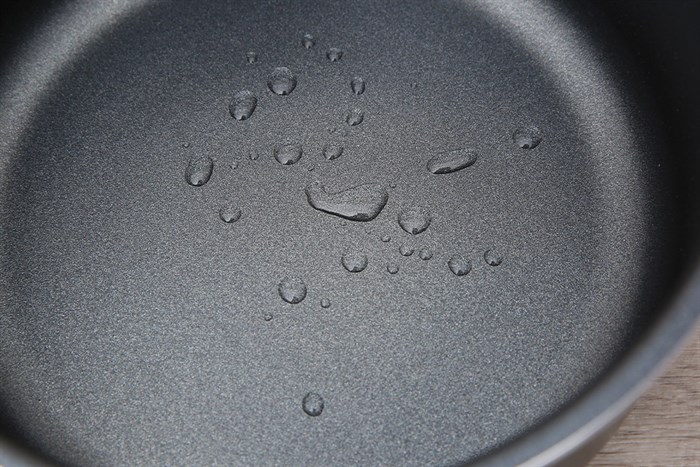 Nồi nhôm chống dính nắp kính 18 cm Delites NCDE001-18 Màu Đen