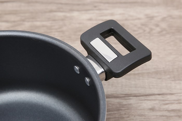 Nồi nhôm chống dính nắp kính 22 cm Delites NCDE002-22 Màu Đen