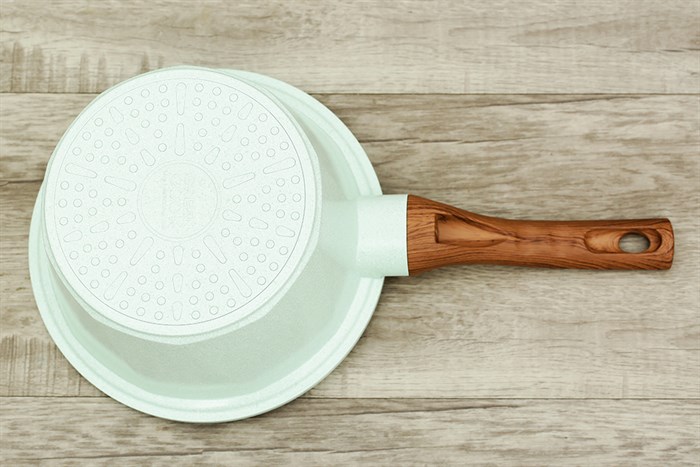 Quánh Ceramic nắp kính 18 cm Green Cook GCS05-18IH Màu Xanh ngọc