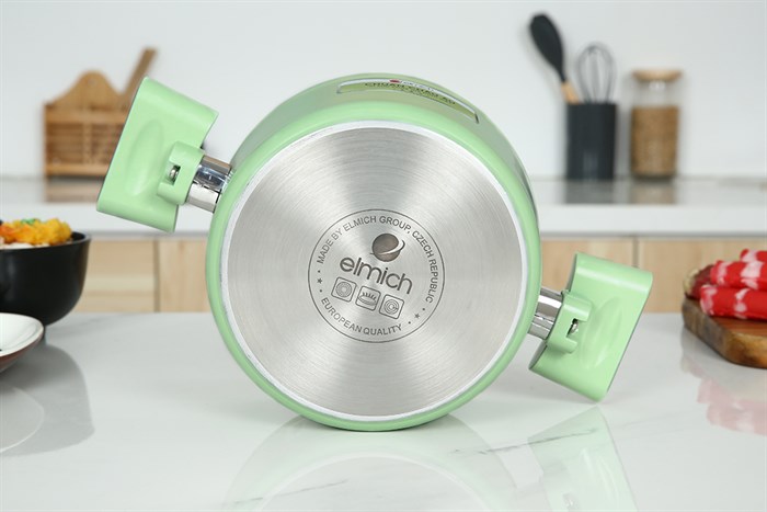 Nồi nhôm men sứ chống dính nắp kính 18 cm Elmich Hera II EL-5203GY18 với phần đáy phẳng, giúp truyền nhiệt ổn định