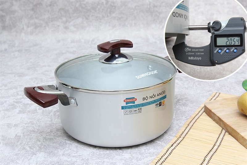 https://cdn.tgdd.vn/Products/Images/2402/77820/bhx/noi-nhom-anod-cao-cap-sunhouse-24cm-sh8833-24ebn-202002251355019448.jpg