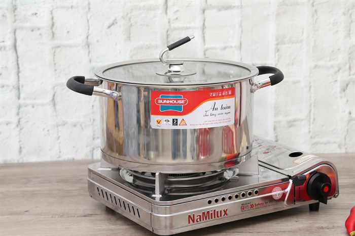 Nồi inox 3 đáy nắp kính 24 cm Sunhouse SHG24324 Màu Inox