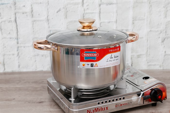 Nồi inox 5 đáy nắp kính 24 cm Sunhouse SHG24224 Màu Inox