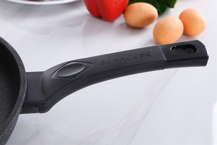 Chảo nhôm chống dính vân đá 30 cm Sunhouse SBD30 Màu Đen