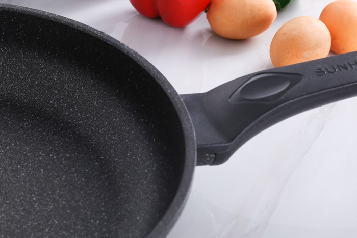 Chảo nhôm chống dính vân đá 30 cm Sunhouse SBD30 Màu Đen