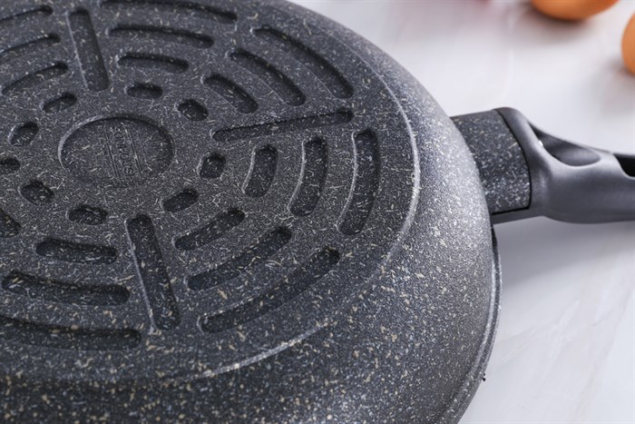 Chảo nhôm chống dính vân đá 30 cm Sunhouse SBD30 Màu Đen