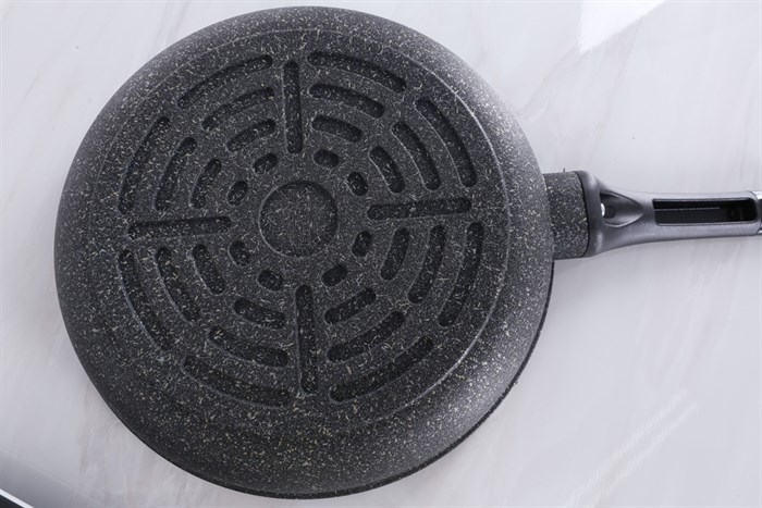Chảo nhôm chống dính vân đá 30 cm Sunhouse SBD30 Màu Đen