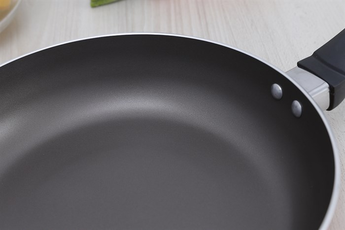 Chảo nhôm chống dính đáy từ 24 cm Delites CTE Màu Đỏ