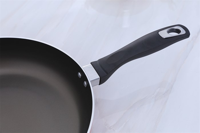 Chảo nhôm chống dính đáy từ 28 cm Delites CTE Màu Đỏ