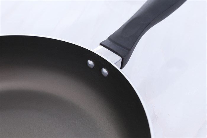 Chảo nhôm chống dính đáy từ 28 cm Delites CTE Màu Đỏ