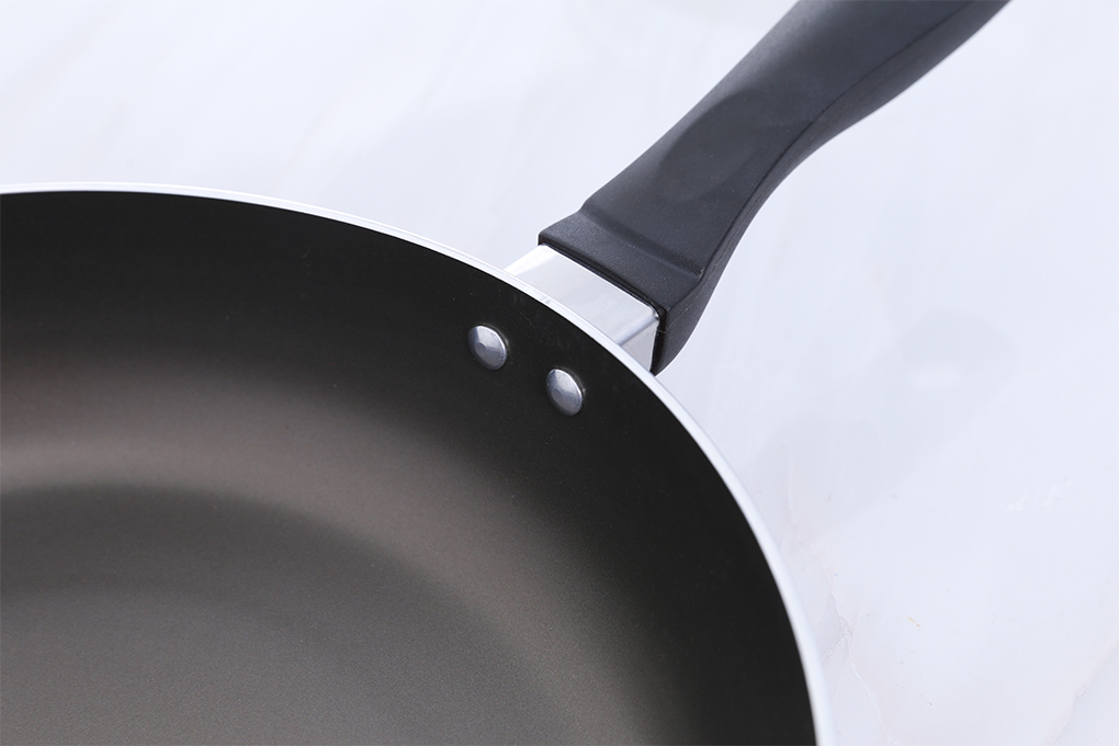 Chảo nhôm chống dính đáy từ 28 cm Delites CTE Màu Đỏ