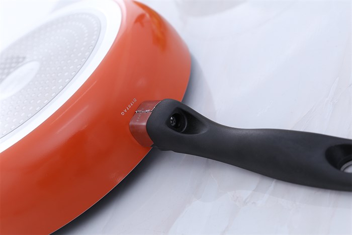 Chảo nhôm chống dính đáy từ 28 cm Delites CTE Màu Đỏ