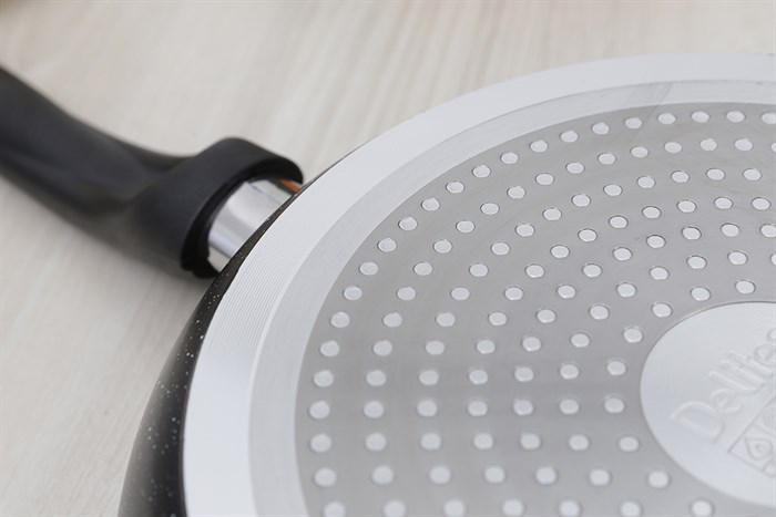 Chảo nhôm chống dính đáy từ 24 cm Delites CDE Màu Đen