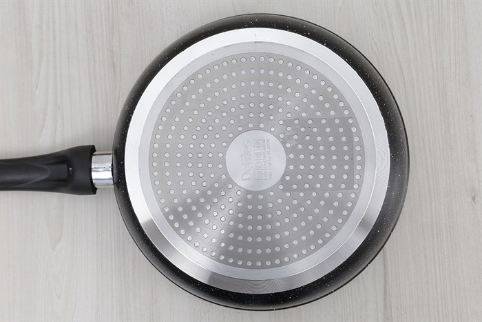 Chảo nhôm chống dính đáy từ 24 cm Delites CDE Màu Đen