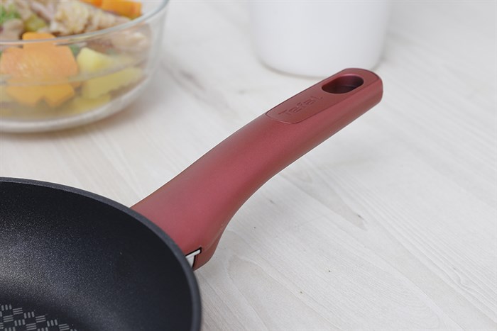 Chảo nhôm chống dính đáy từ 21 cm Tefal C6820275 Màu Đỏ