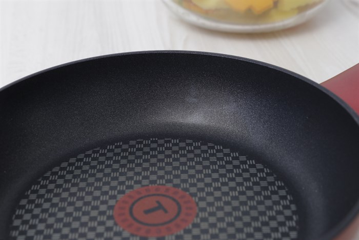Chảo nhôm chống dính đáy từ 21 cm Tefal C6820275 Màu Đỏ