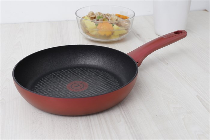 Chảo nhôm chống dính đáy từ Tefal 24 cm C6820472 Màu Đỏ