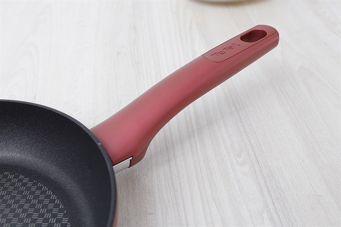Chảo nhôm chống dính đáy từ Tefal 24 cm C6820472 Màu Đỏ