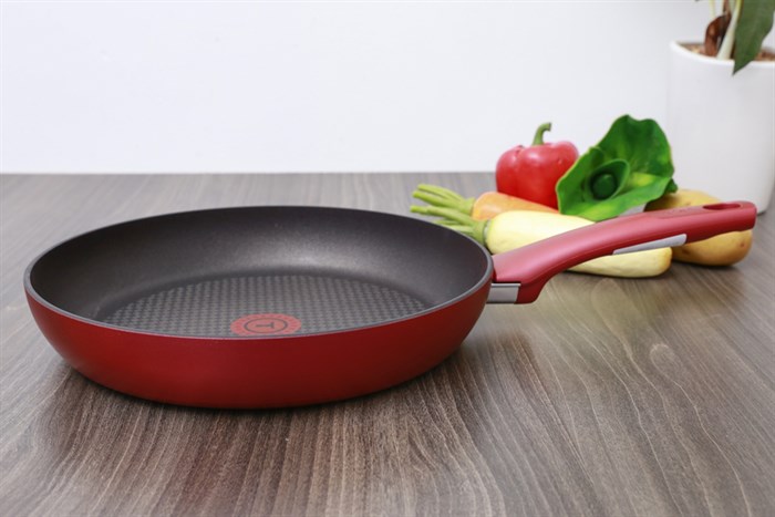 Chảo nhôm chống dính đáy từ 28 cm Tefal C6820672 Màu Đỏ
