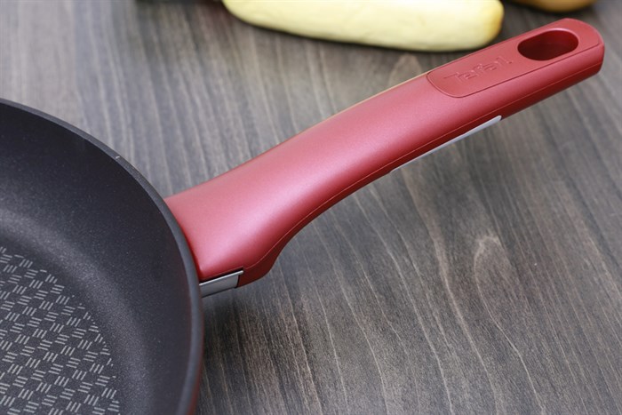 Chảo nhôm chống dính đáy từ 28 cm Tefal C6820672 Màu Đỏ