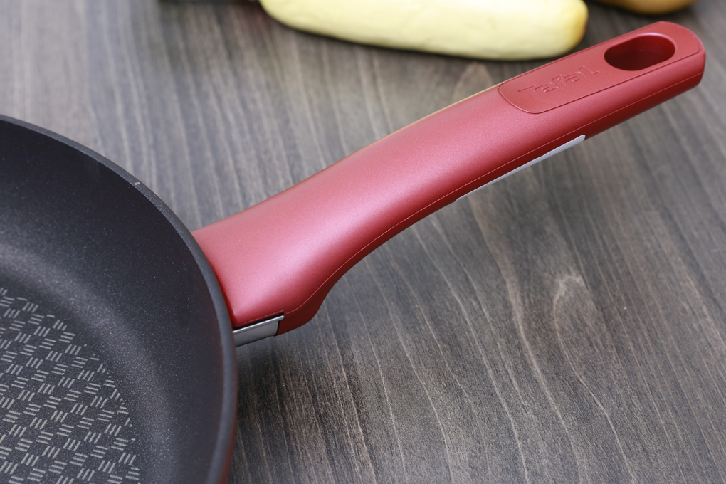 Chảo nhôm chống dính đáy từ 28 cm Tefal C6820672 Màu Đỏ