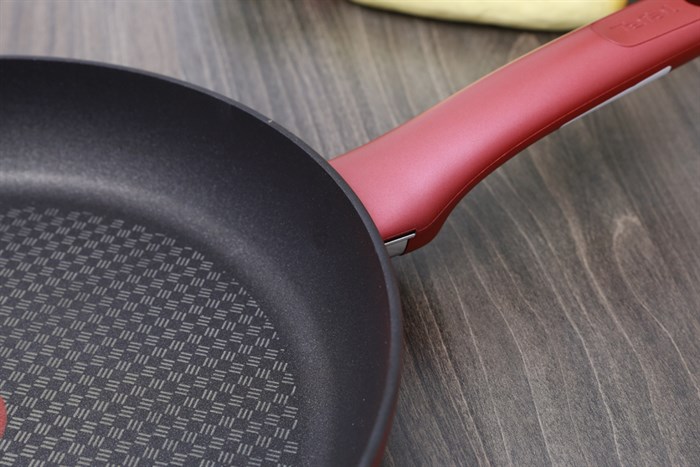 Chảo nhôm chống dính đáy từ 28 cm Tefal C6820672 Màu Đỏ