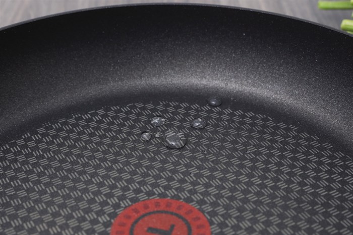 Chảo nhôm chống dính đáy từ 28 cm Tefal C6820672 Màu Đỏ