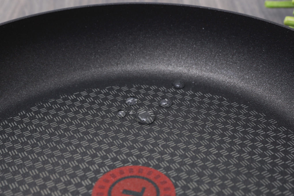 Chảo nhôm chống dính đáy từ 28 cm Tefal C6820672 Màu Đỏ