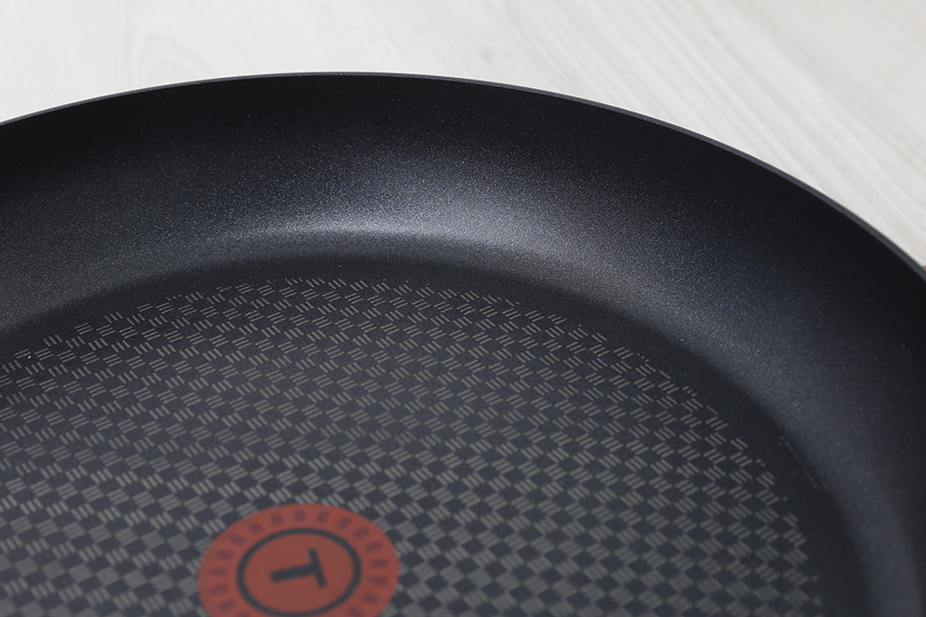 Chảo nhôm chống dính đáy từ 30 cm Tefal C6820772 Màu Đỏ