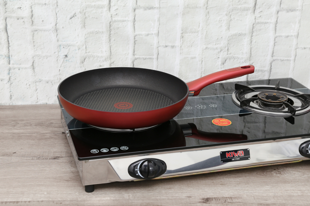 Chảo nhôm chống dính đáy từ 30 cm Tefal C6820772 Màu Đỏ