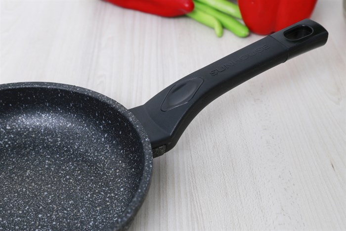 Chảo nhôm chống dính vân đá 18 cm Sunhouse SBD18 Màu Đen