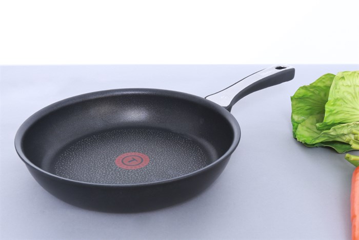 Chảo nhôm chống dính đáy từ 24 cm Tefal C6200472 Màu Đen