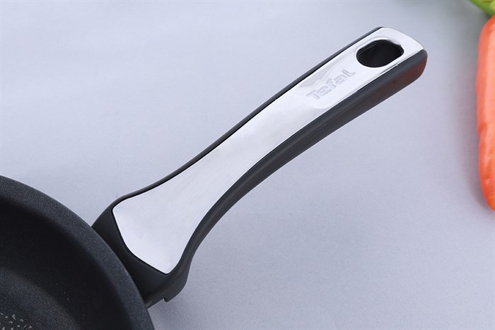 Chảo nhôm chống dính đáy từ 24 cm Tefal C6200472 Màu Đen