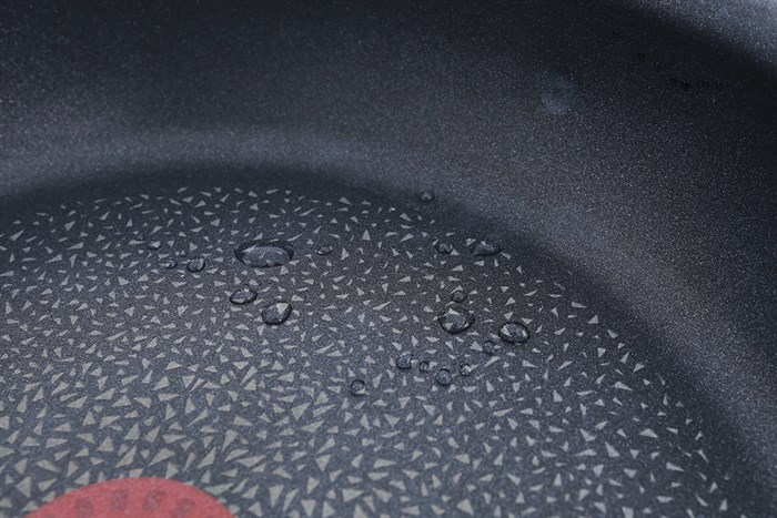 Chảo nhôm chống dính đáy từ 24 cm Tefal C6200472 Màu Đen