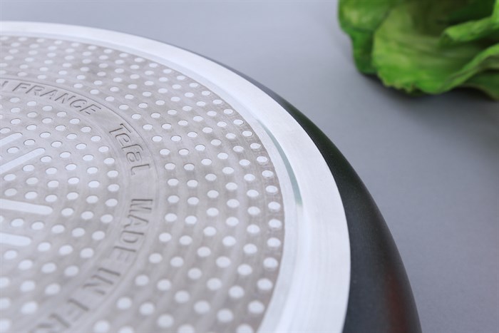 Chảo nhôm chống dính đáy từ 24 cm Tefal C6200472 Màu Đen