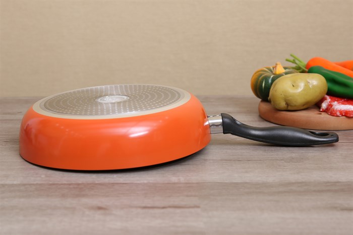 Chảo nhôm chống dính đáy từ 28 cm DMX CTE Màu Cam đỏ