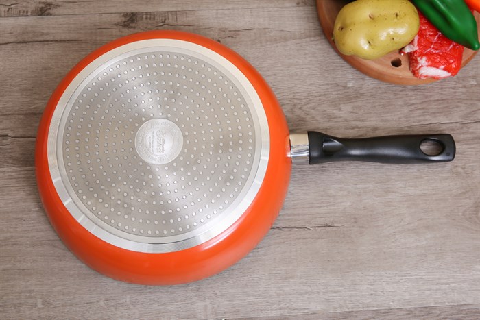 Chảo nhôm chống dính đáy từ 28 cm DMX CTE Màu Cam đỏ