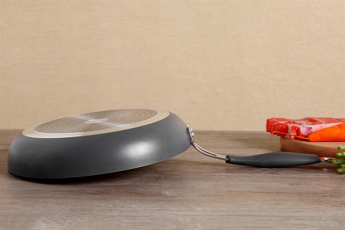 Chảo nhôm chống dính đáy từ 28 cm Sunhouse SHG1128MCA Màu Đen