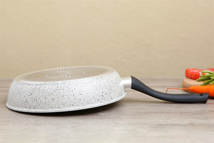 Chảo nhôm chống dính vân đá đáy từ 26 cm Supor F23A26IH Màu Trắng