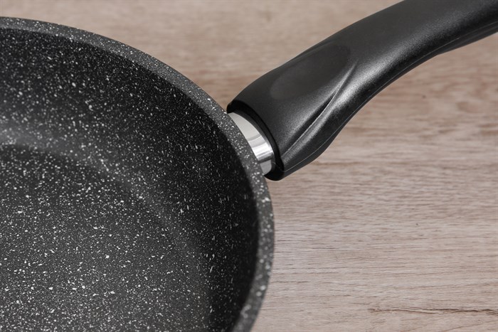 Chảo nhôm chống dính vân đá đáy từ 24 cm DMX CDE Màu Đen