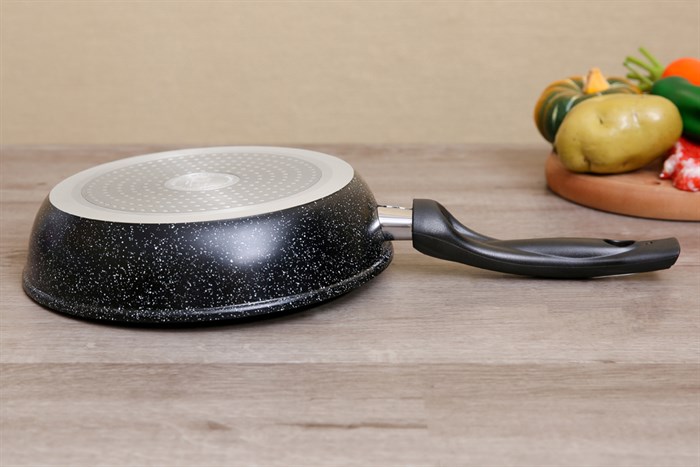 Chảo nhôm chống dính vân đá đáy từ 24 cm DMX CDE Màu Đen