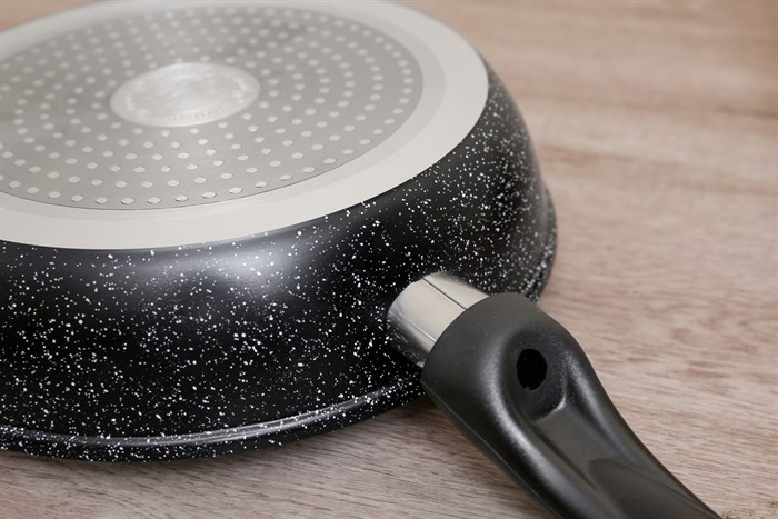 Chảo nhôm chống dính vân đá đáy từ 24 cm DMX CDE Màu Đen