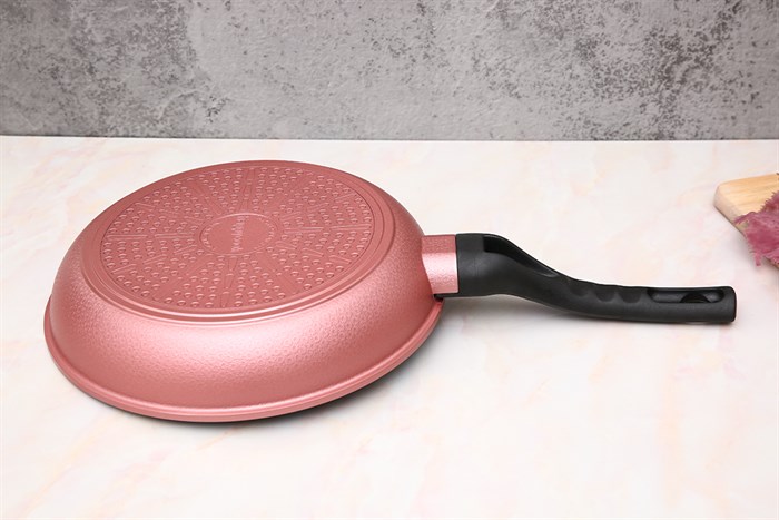 Chảo nhôm chống dính vân đá đáy từ 26 cm Happycook Aura AFP-26IH Màu Đen hồng