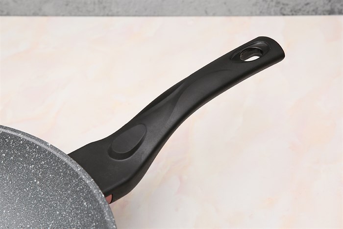 Chảo nhôm sâu chống dính vân đá đáy từ 28 cm Happycook Aura AWP-28IH Màu Đen hồng