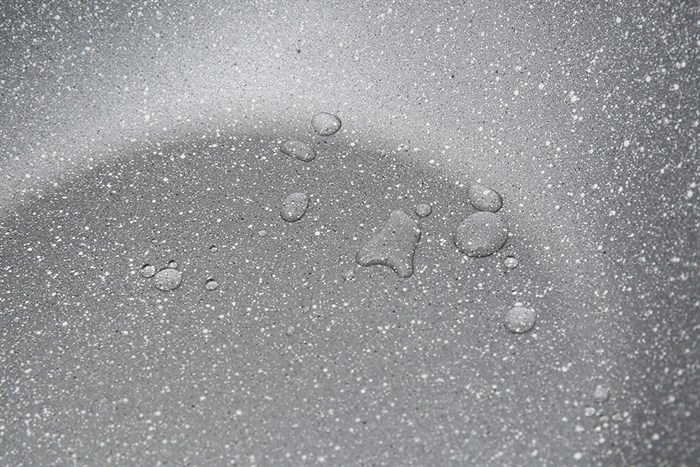 Chảo nhôm sâu chống dính vân đá đáy từ 28 cm Happycook Aura AWP-28IH Màu Đen hồng