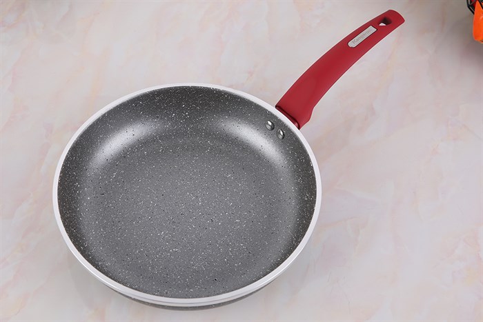 Chảo nhôm chống dính vân đá đáy từ 26 cm Kangaroo KG654M Màu Xám - Đỏ