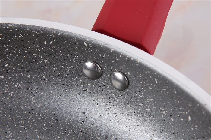 Chảo nhôm chống dính vân đá đáy từ 26 cm Kangaroo KG654M Màu Xám - Đỏ